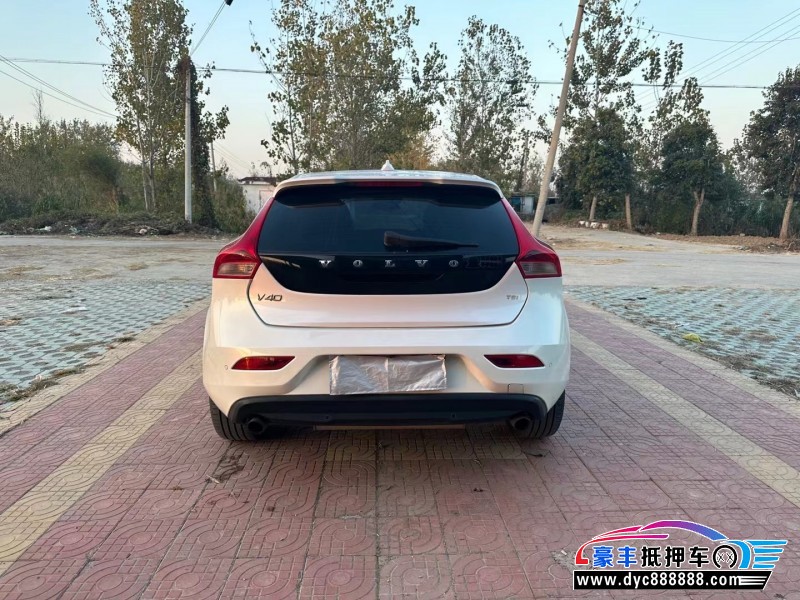 14年沃尔沃V40轿车抵押车出售