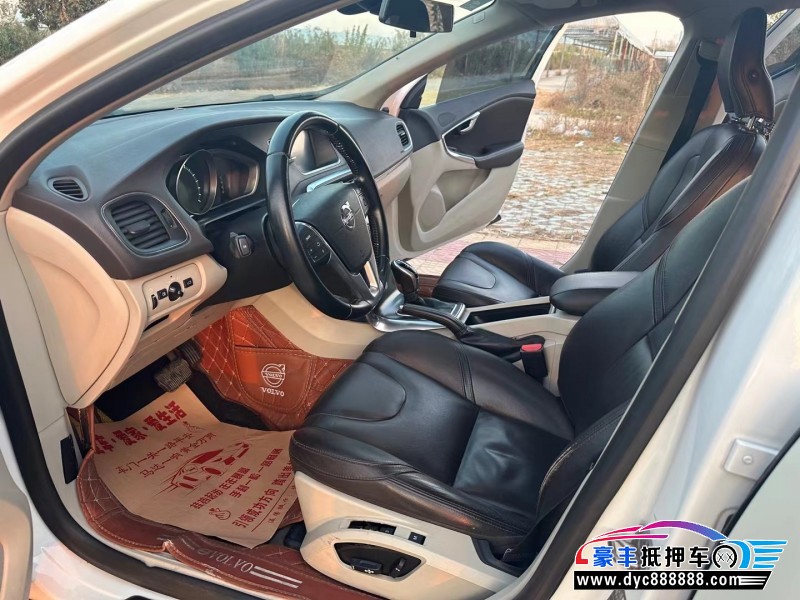 14年沃尔沃V40轿车抵押车出售