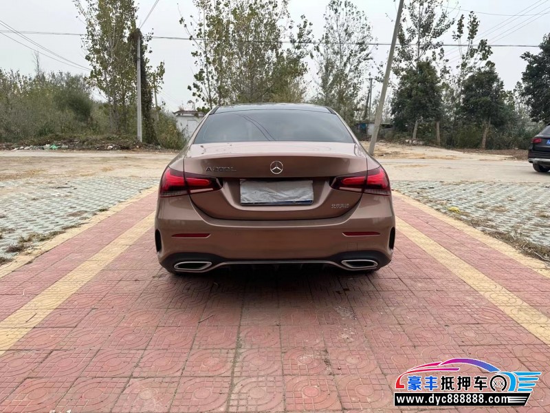 21年奔驰A轿车抵押车出售