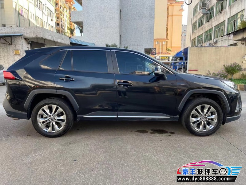 22年丰田威兰达轿车抵押车出售