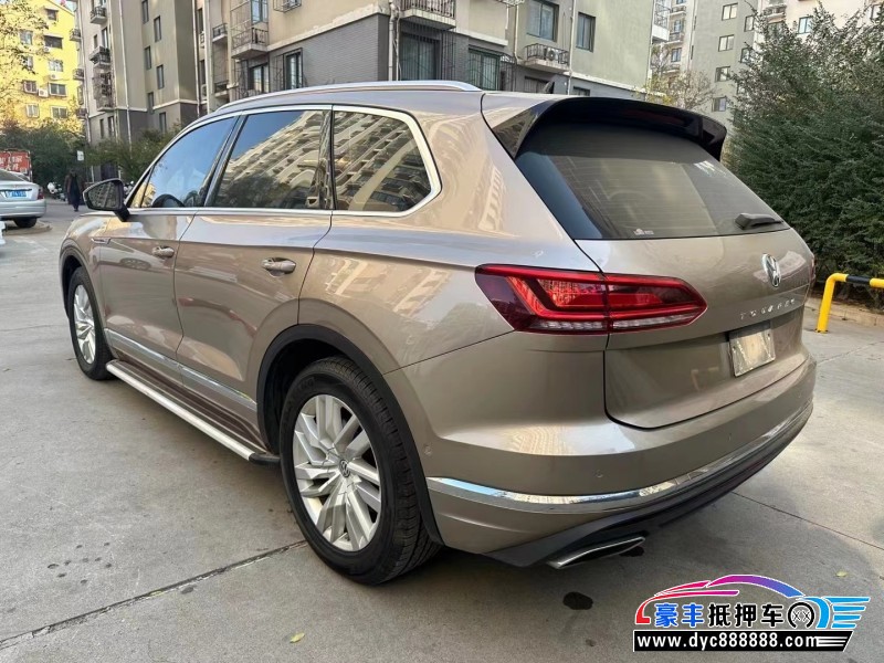 18年大众途锐轿车抵押车出售