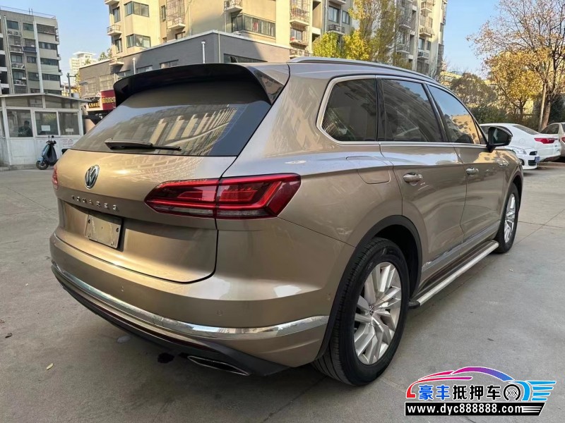 18年大众途锐轿车抵押车出售