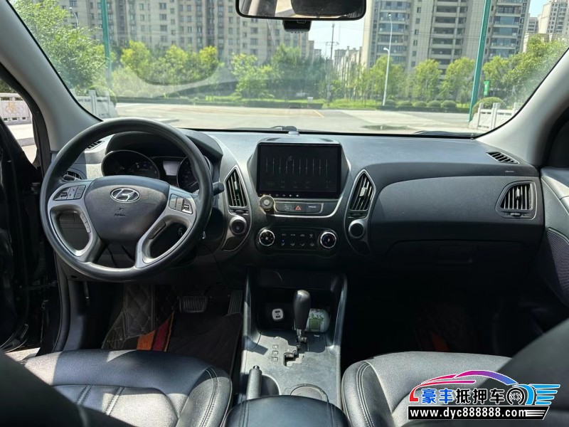 17年现代ix35轿车抵押车出售