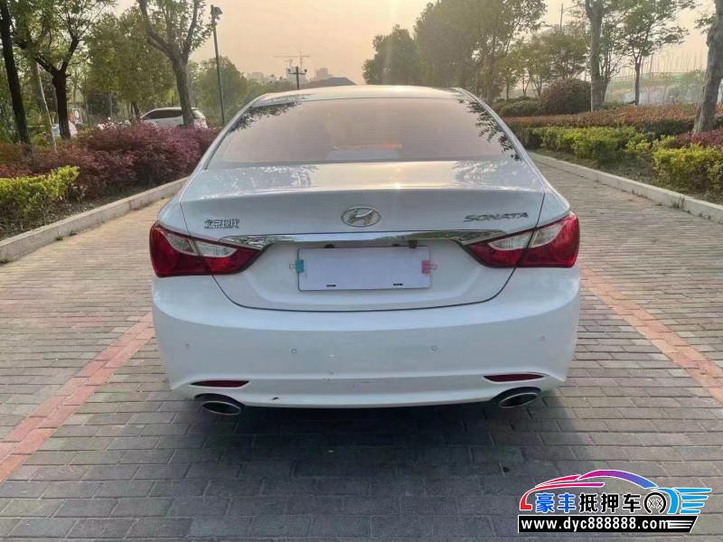 16年现代索纳塔轿车抵押车出售