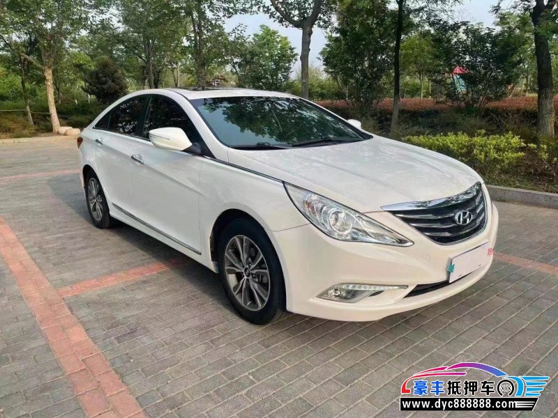 16年现代索纳塔轿车抵押车出售