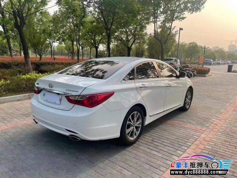 16年现代索纳塔轿车抵押车出售