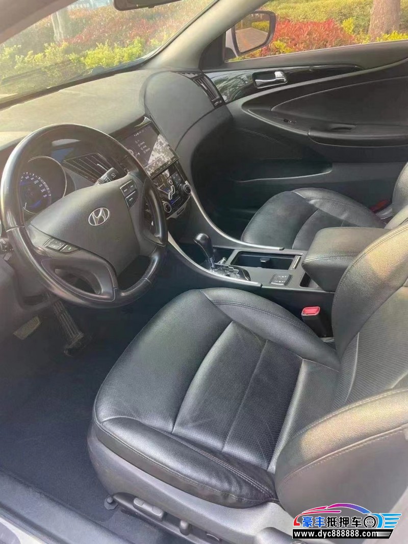 16年现代索纳塔轿车抵押车出售