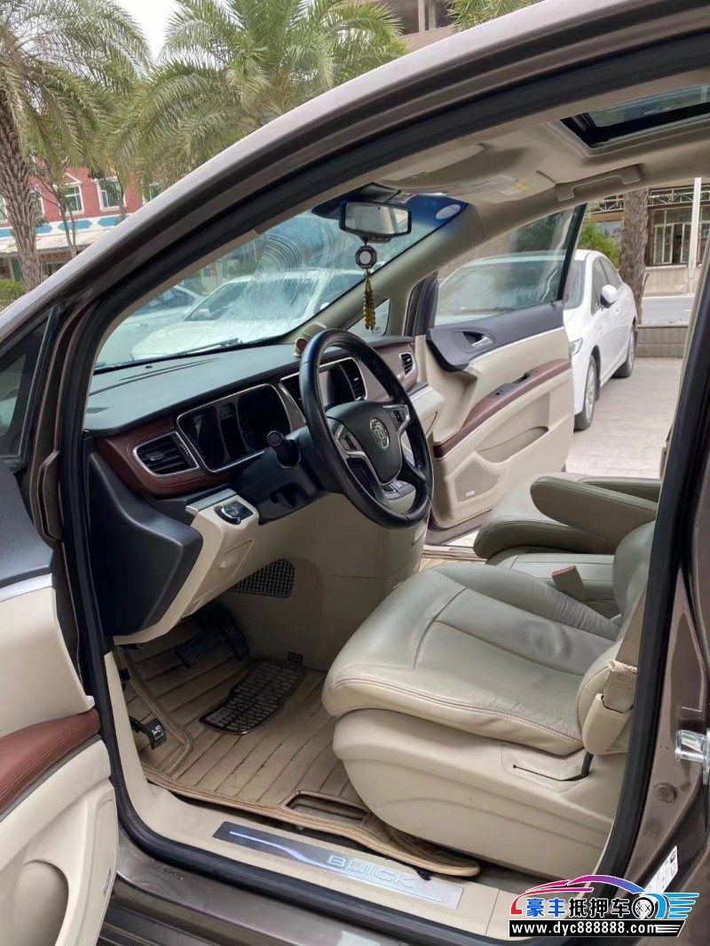 15年别克GL8轿车抵押车出售