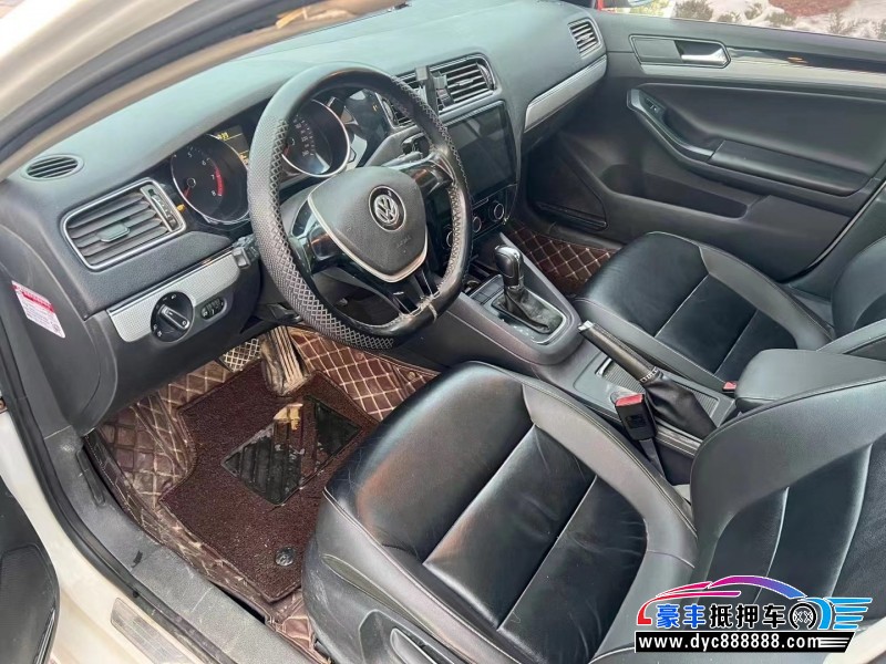 16年大众速腾轿车抵押车出售