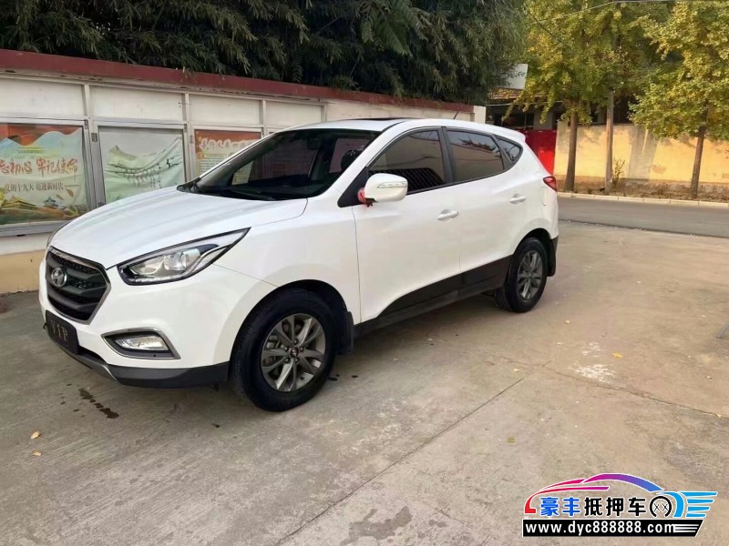 17年现代ix35轿车抵押车出售