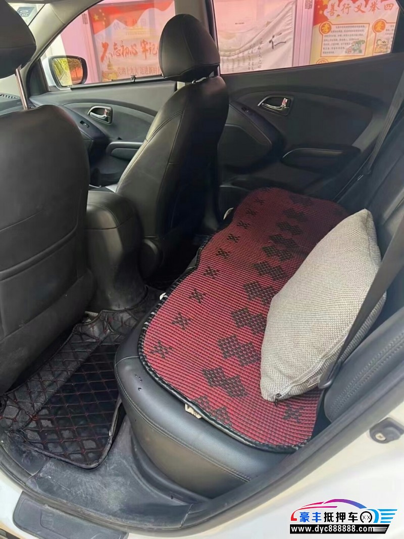 17年现代ix35轿车抵押车出售