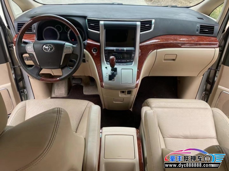 10年丰田埃尔法轿车抵押车出售