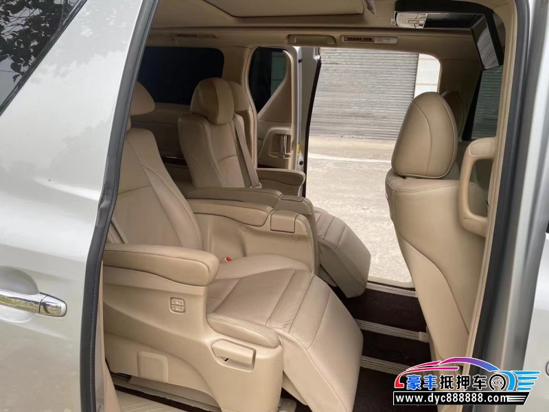 10年丰田埃尔法轿车抵押车出售