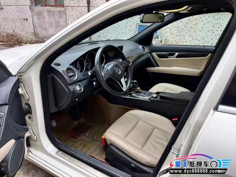 13年奔驰C轿车抵押车出售