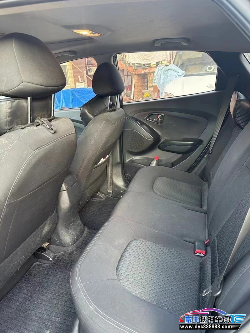 16年现代ix35轿车抵押车出售