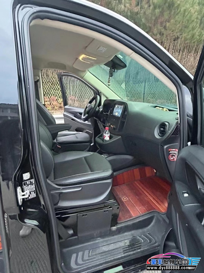 18年奔驰威霆轿车抵押车出售