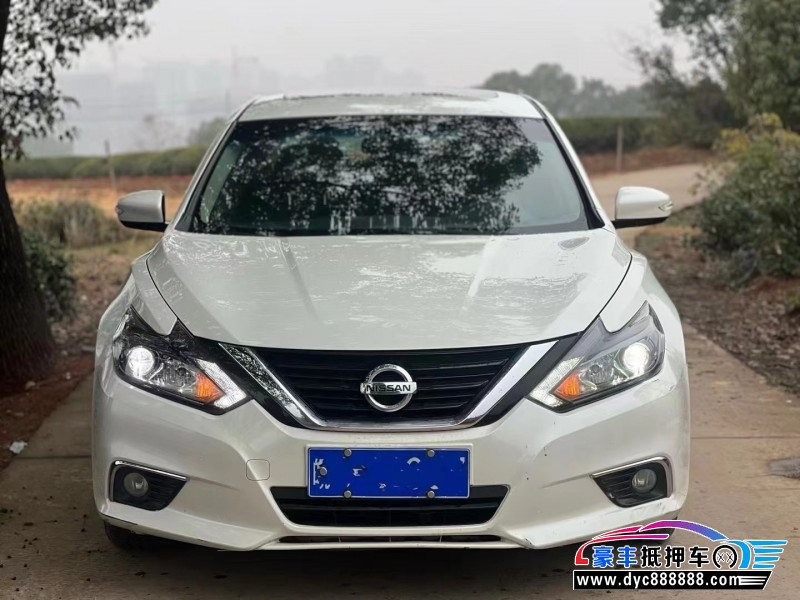 17年日产天籁轿车抵押车出售