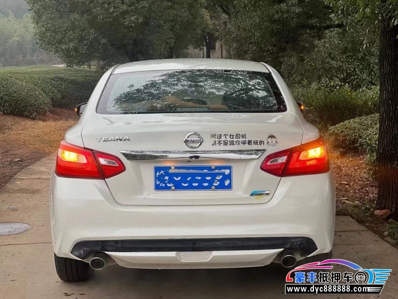 17年日产天籁轿车抵押车出售