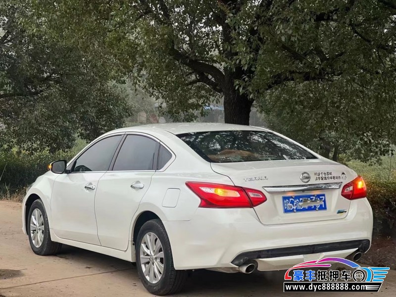 17年日产天籁轿车抵押车出售