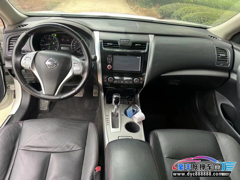 17年日产天籁轿车抵押车出售