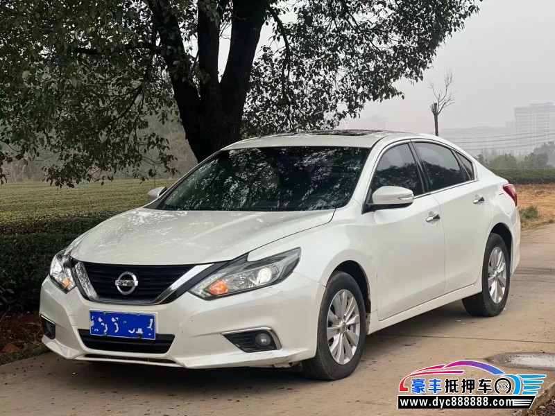 17年日产天籁轿车抵押车出售