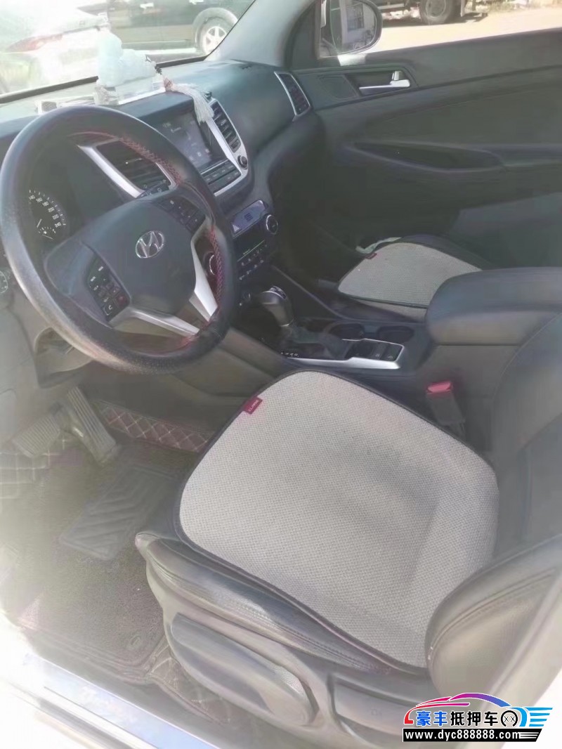 15年现代途胜轿车抵押车出售