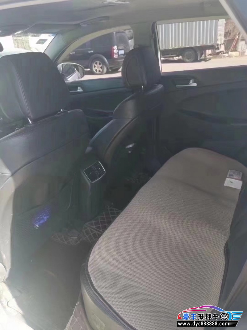 15年现代途胜轿车抵押车出售