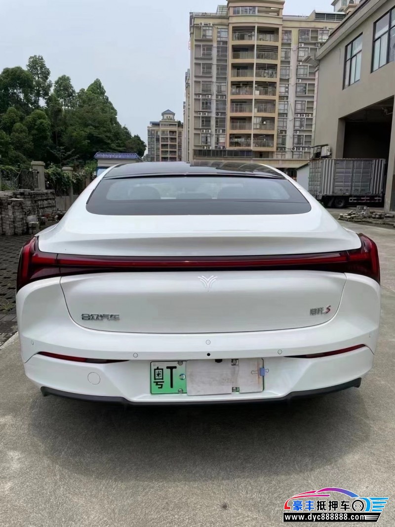 23年哪吒S轿车抵押车出售