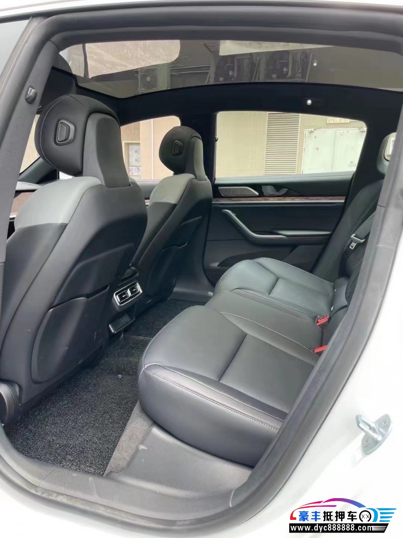 23年哪吒S轿车抵押车出售