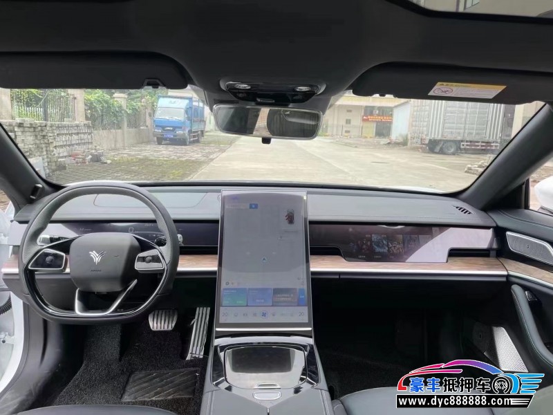 23年哪吒S轿车抵押车出售