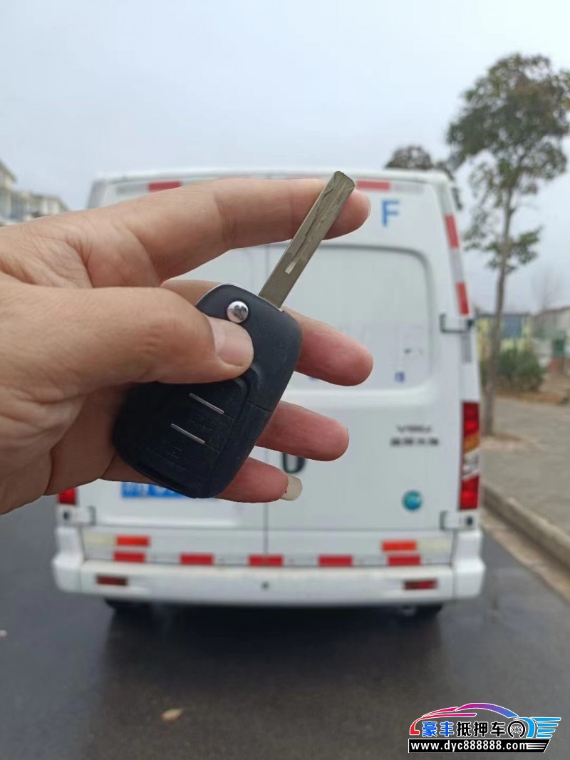 23年上汽大通V80轿车抵押车出售