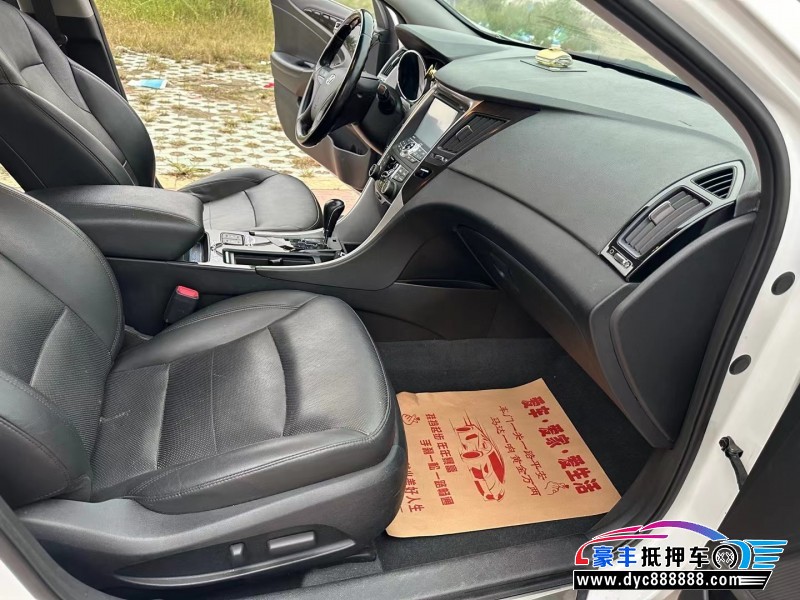 14年现代索纳塔轿车抵押车出售