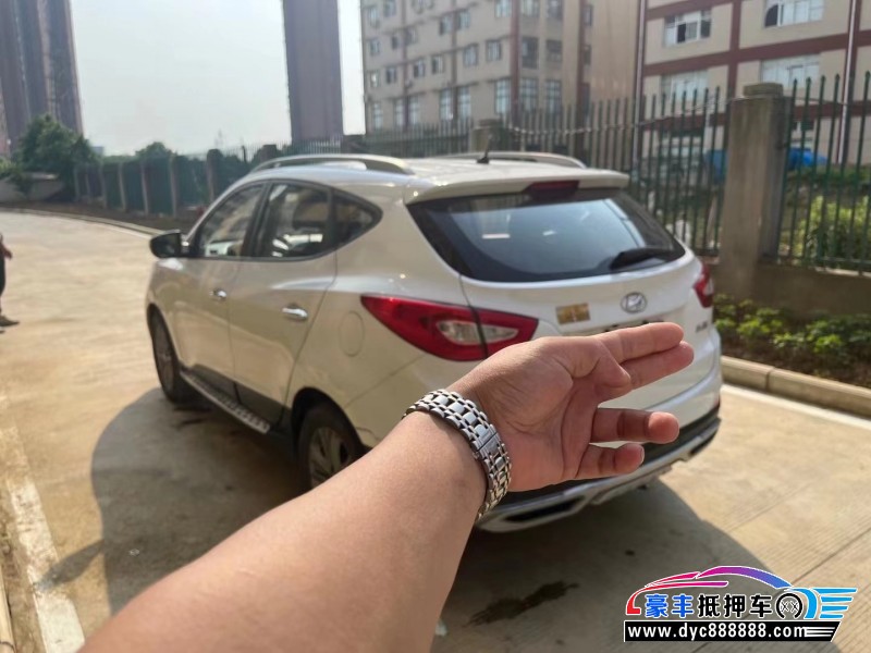 14年现代ix35轿车抵押车出售