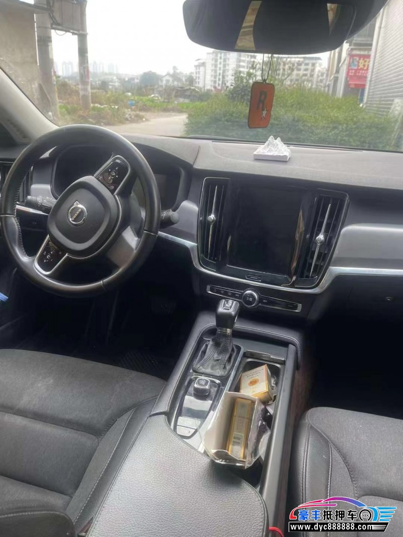 17年沃尔沃S90轿车抵押车出售