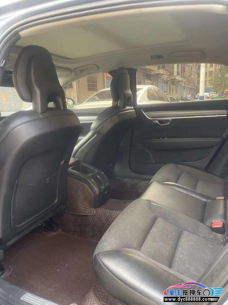 17年沃尔沃S90轿车抵押车出售