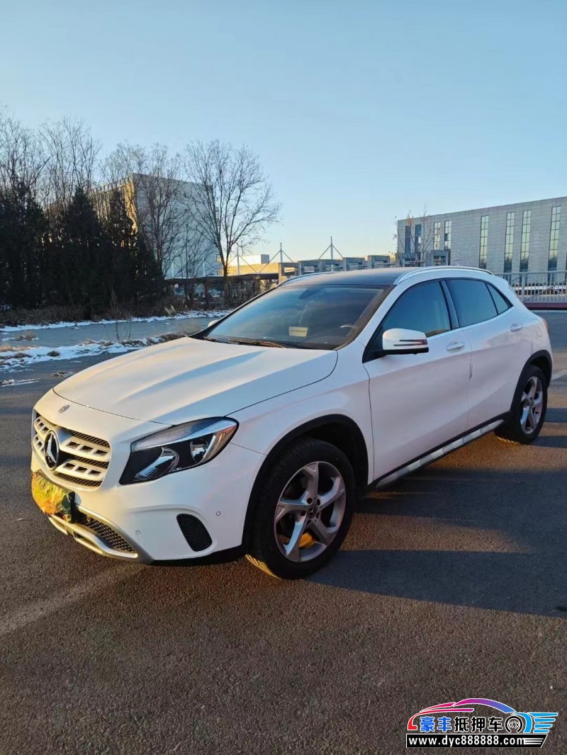 18年奔驰GLA轿车抵押车出售