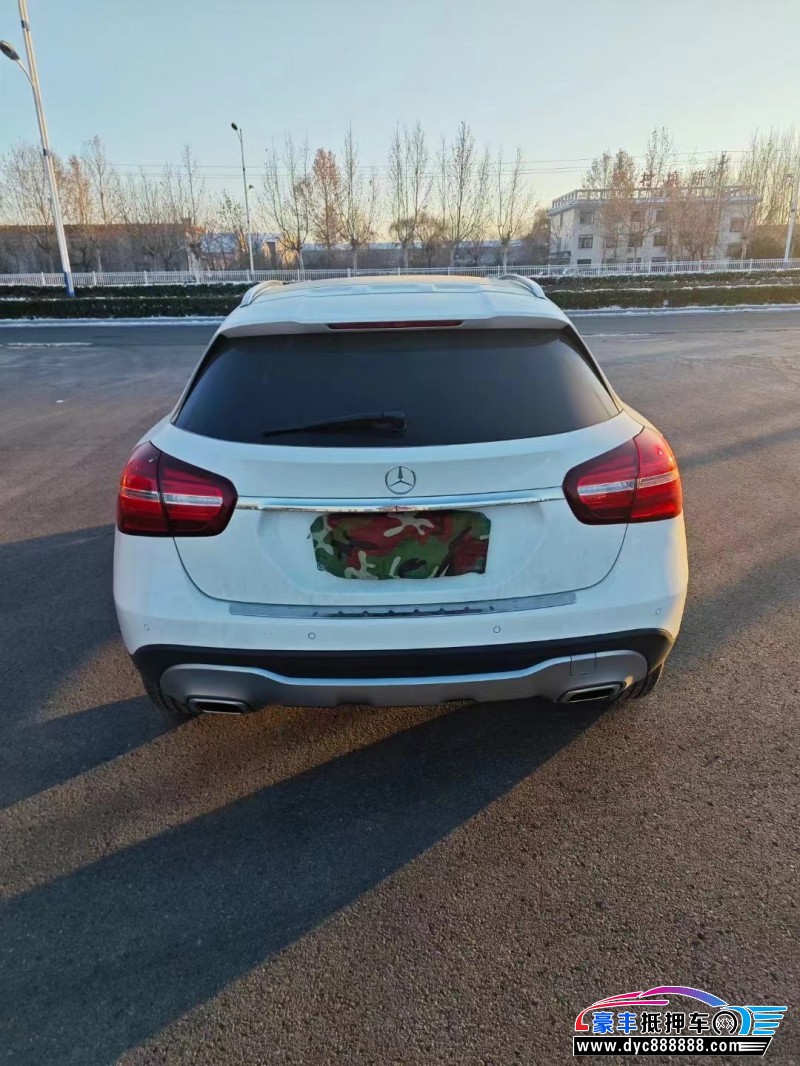 18年奔驰GLA轿车抵押车出售