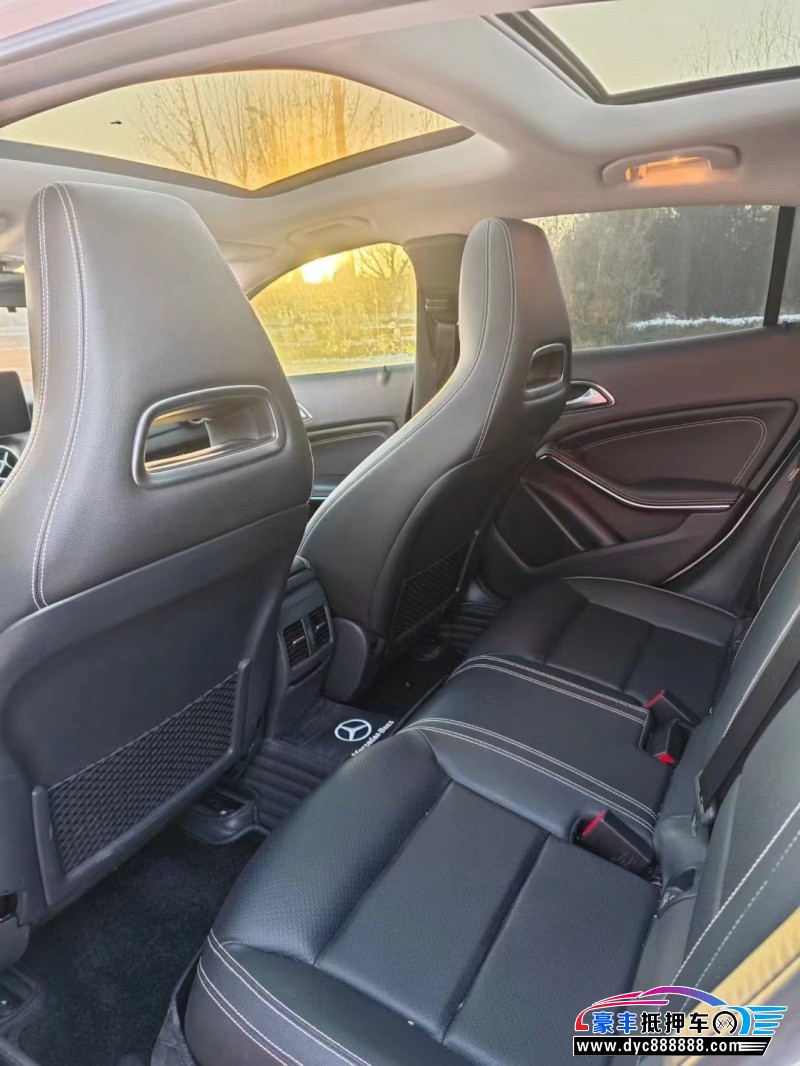 18年奔驰GLA轿车抵押车出售