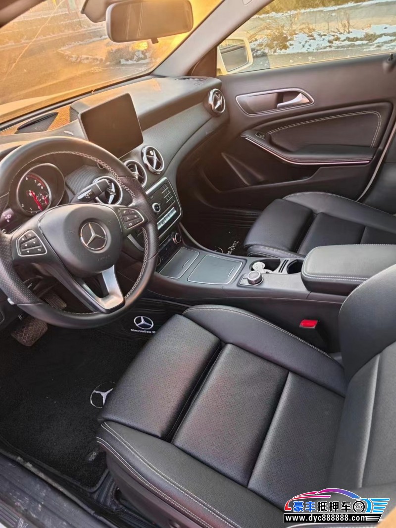 18年奔驰GLA轿车抵押车出售