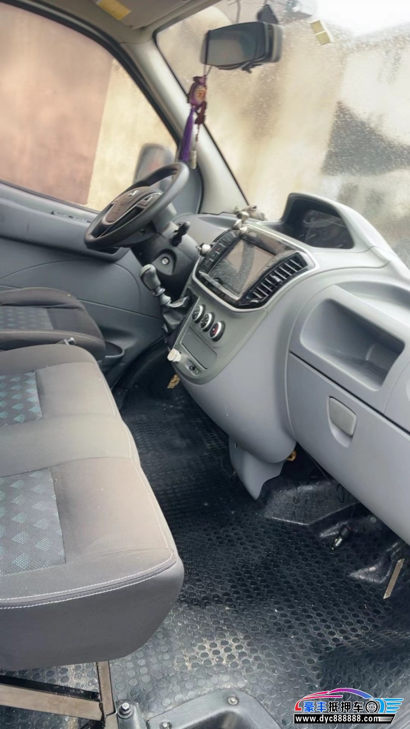 19年上汽大通V80轿车抵押车出售