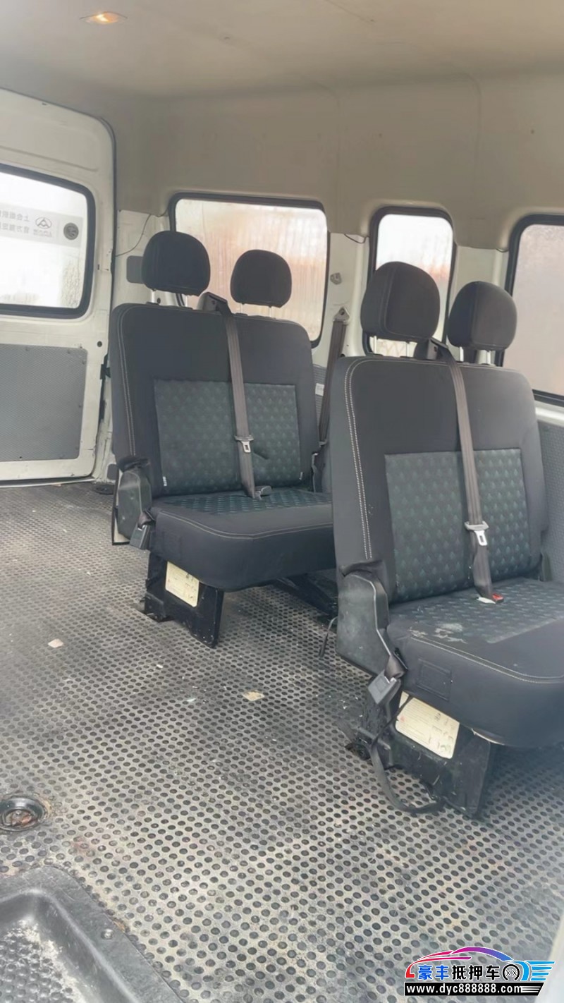 19年上汽大通V80轿车抵押车出售