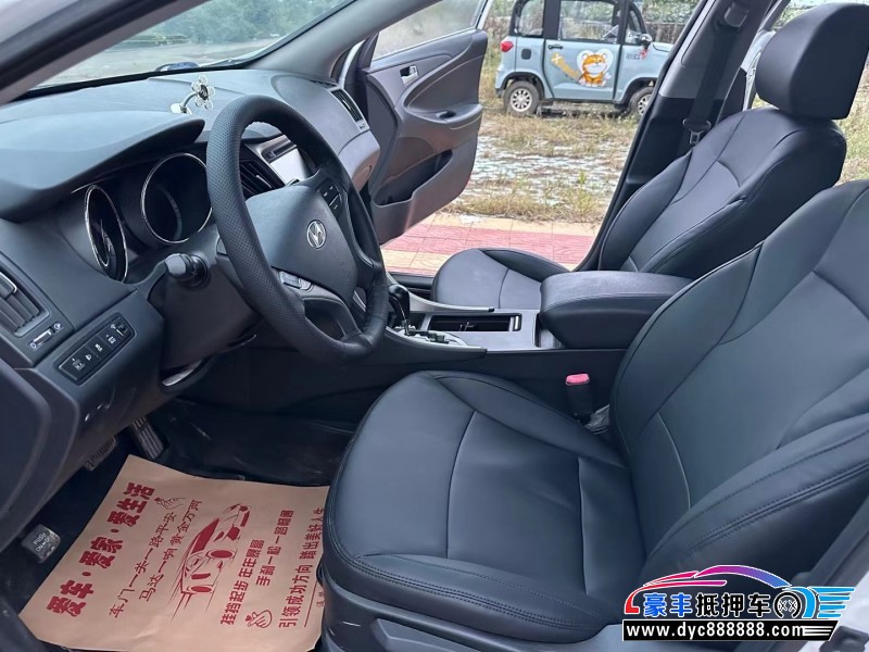 13年现代索纳塔轿车抵押车出售