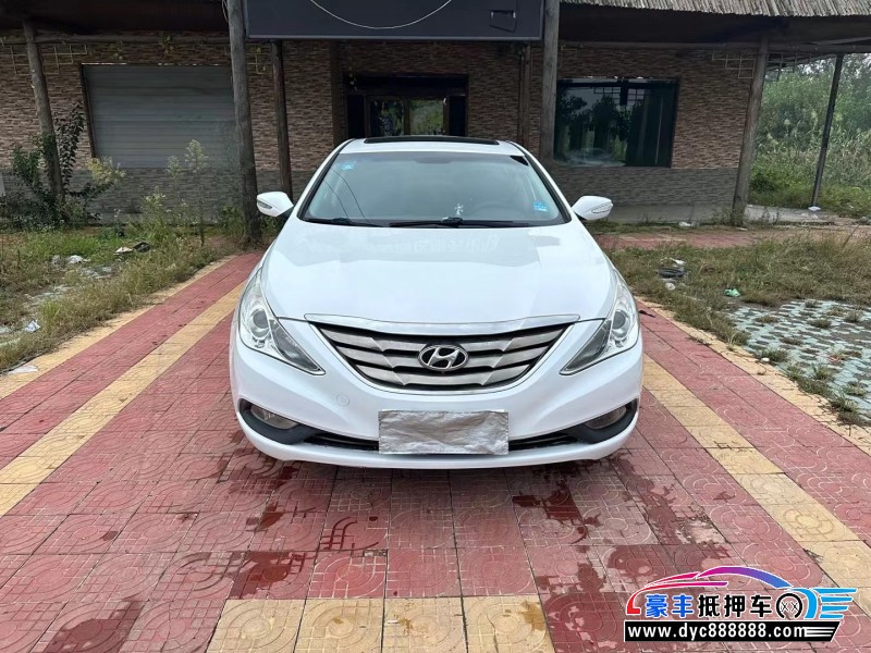 13年现代索纳塔轿车抵押车出售