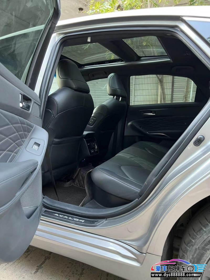 20年丰田亚洲龙轿车抵押车出售