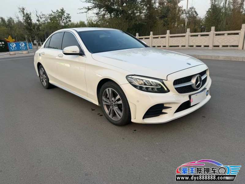 19年奔驰A轿车抵押车出售