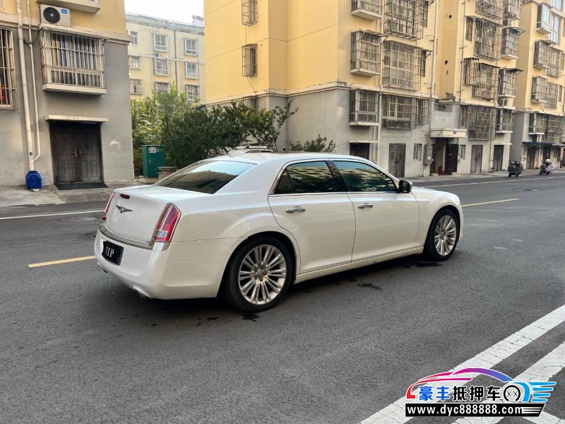 13年克莱斯勒300C轿车抵押车出售