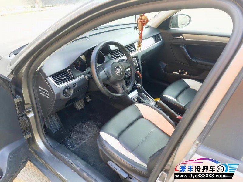 13年大众宝来轿车抵押车出售