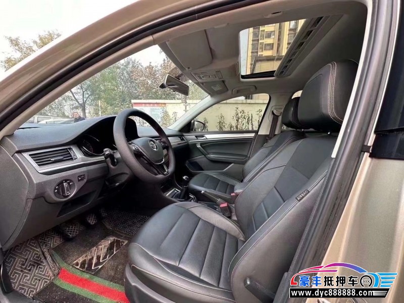 17年大众宝来轿车抵押车出售