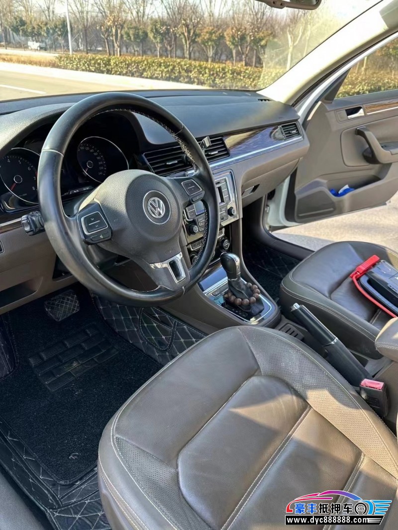 13年大众宝来轿车抵押车出售