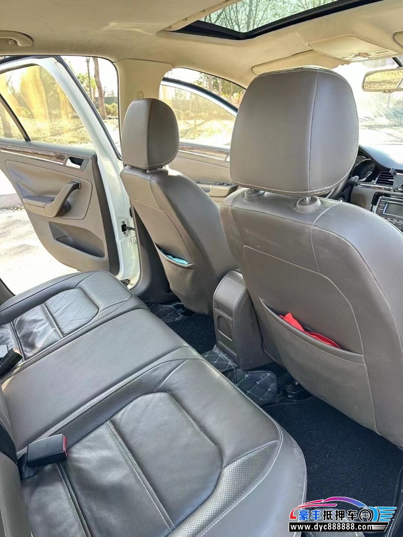 13年大众宝来轿车抵押车出售